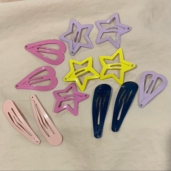 Urban Outfitters Accessories - 🦋5/$20🦋 Hair clip set